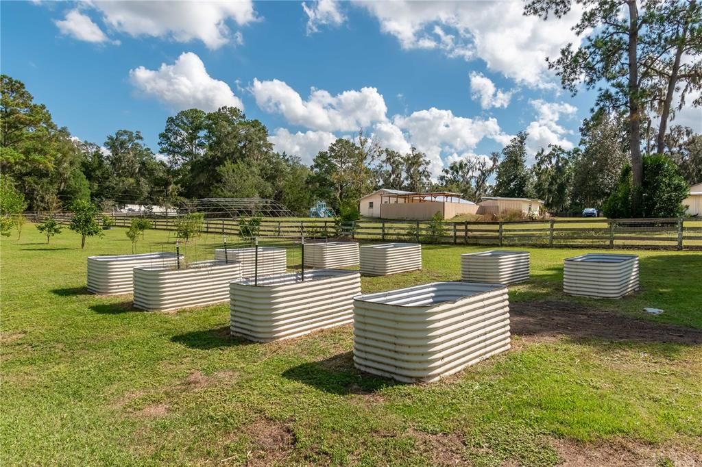 合同活跃: $850,000 (4 贝兹, 3 浴室, 2416 平方英尺)