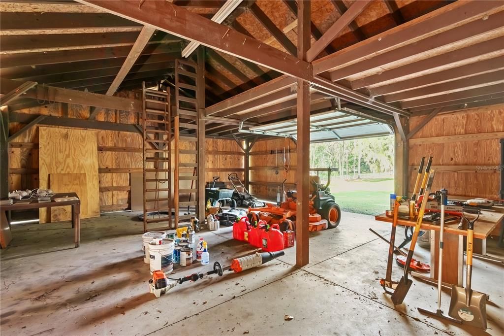 合同活跃: $850,000 (4 贝兹, 3 浴室, 2416 平方英尺)