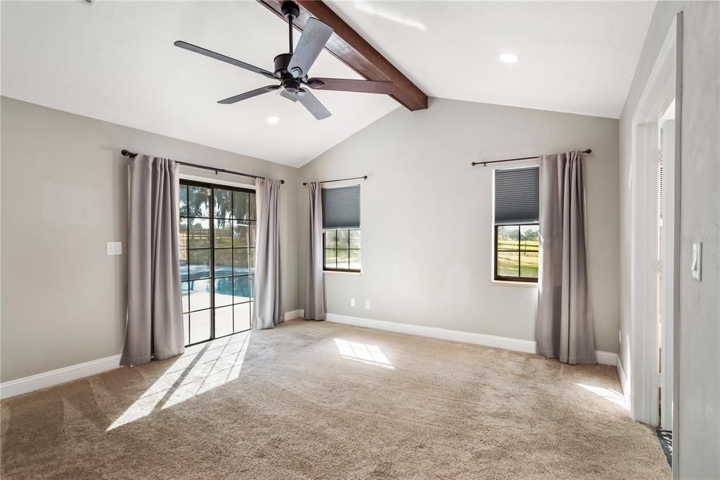 合同活跃: $850,000 (4 贝兹, 3 浴室, 2416 平方英尺)