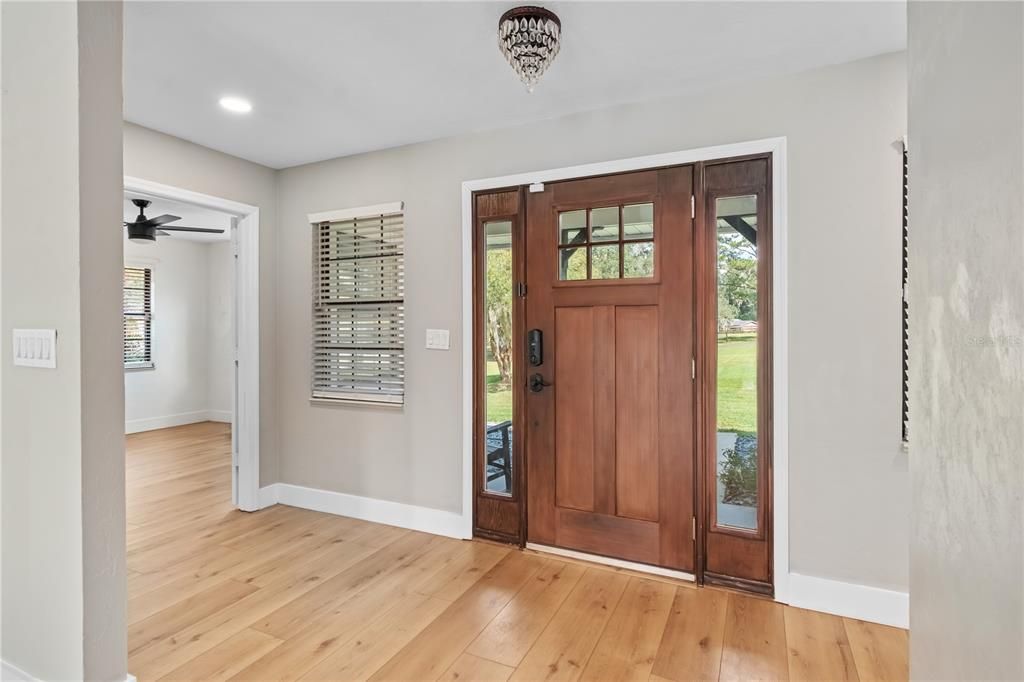 合同活跃: $850,000 (4 贝兹, 3 浴室, 2416 平方英尺)