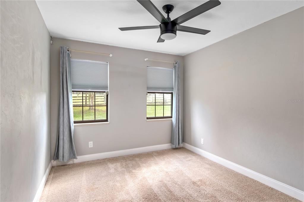 合同活跃: $850,000 (4 贝兹, 3 浴室, 2416 平方英尺)