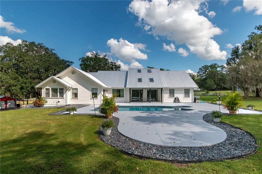 合同活跃: $850,000 (4 贝兹, 3 浴室, 2416 平方英尺)