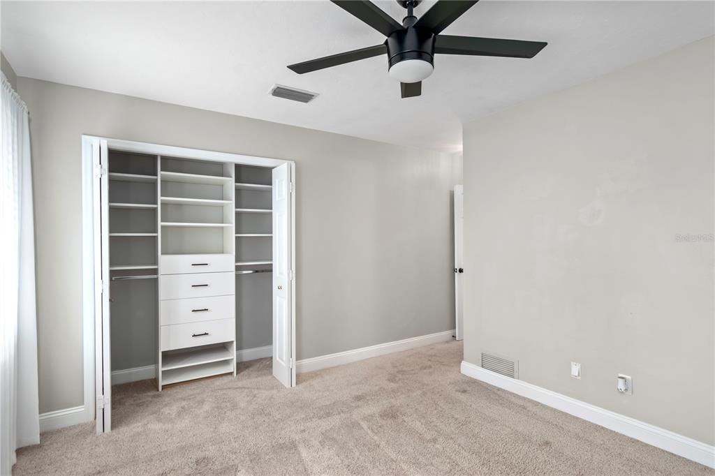 合同活跃: $850,000 (4 贝兹, 3 浴室, 2416 平方英尺)