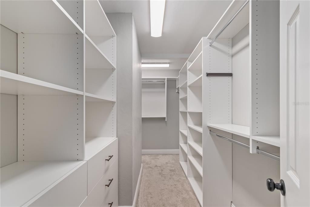 合同活跃: $850,000 (4 贝兹, 3 浴室, 2416 平方英尺)