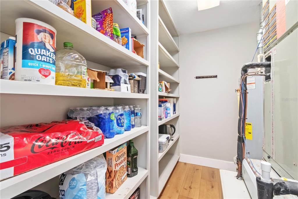 合同活跃: $850,000 (4 贝兹, 3 浴室, 2416 平方英尺)