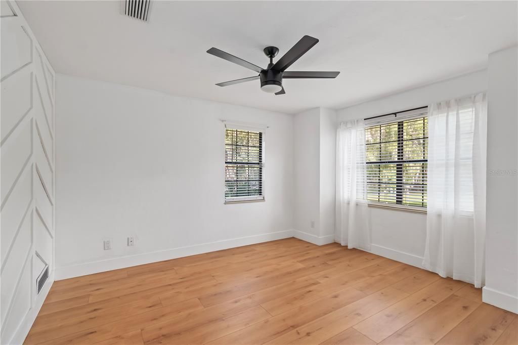 合同活跃: $850,000 (4 贝兹, 3 浴室, 2416 平方英尺)