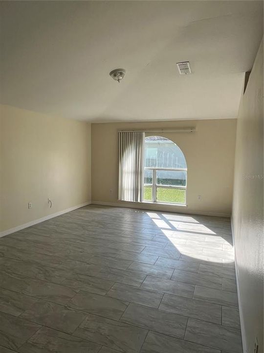 For Rent: $1,800 (4 beds, 2 baths, 2088 Square Feet)