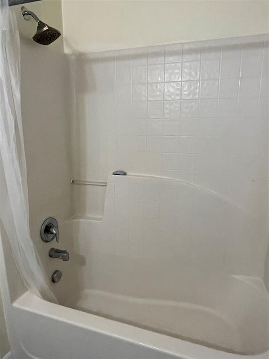 For Rent: $1,800 (4 beds, 2 baths, 2088 Square Feet)