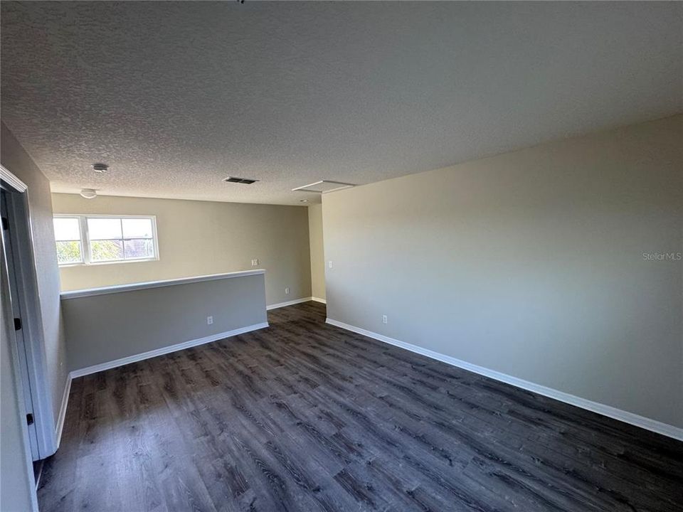 For Rent: $2,695 (5 beds, 3 baths, 2926 Square Feet)