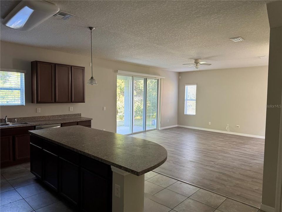 For Rent: $2,695 (5 beds, 3 baths, 2926 Square Feet)