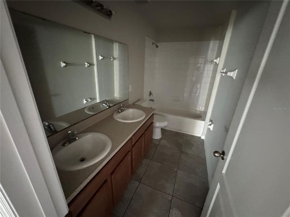 For Rent: $2,695 (5 beds, 3 baths, 2926 Square Feet)