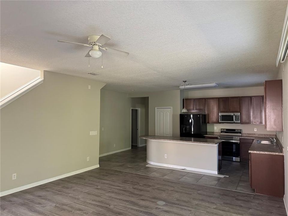 For Rent: $2,695 (5 beds, 3 baths, 2926 Square Feet)