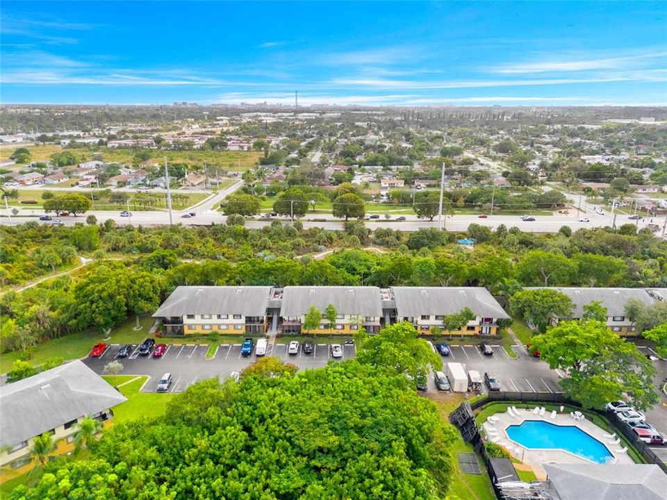 For Sale: $215,000 (2 beds, 2 baths, 887 Square Feet)