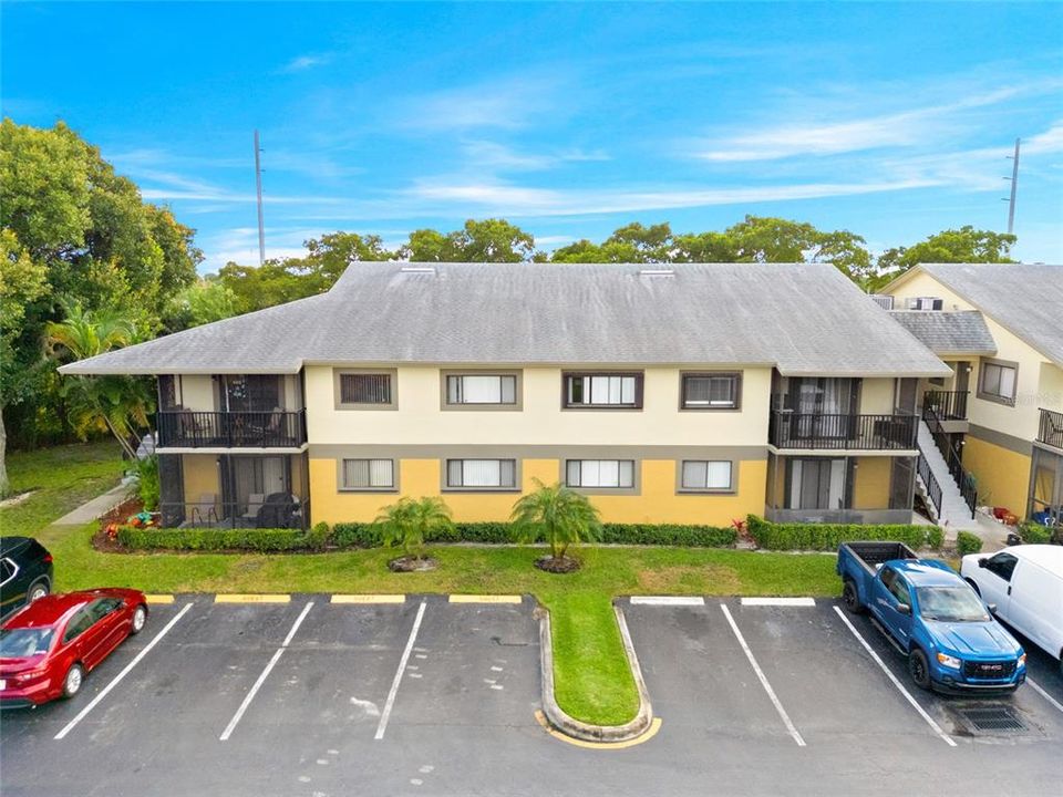 For Sale: $215,000 (2 beds, 2 baths, 887 Square Feet)