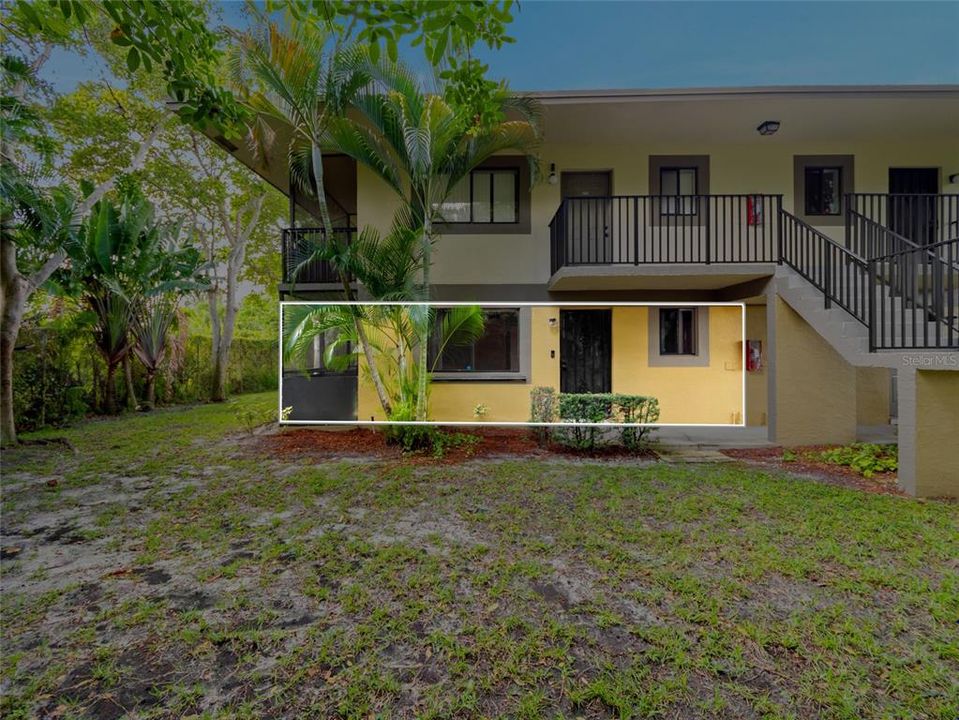 For Sale: $215,000 (2 beds, 2 baths, 887 Square Feet)