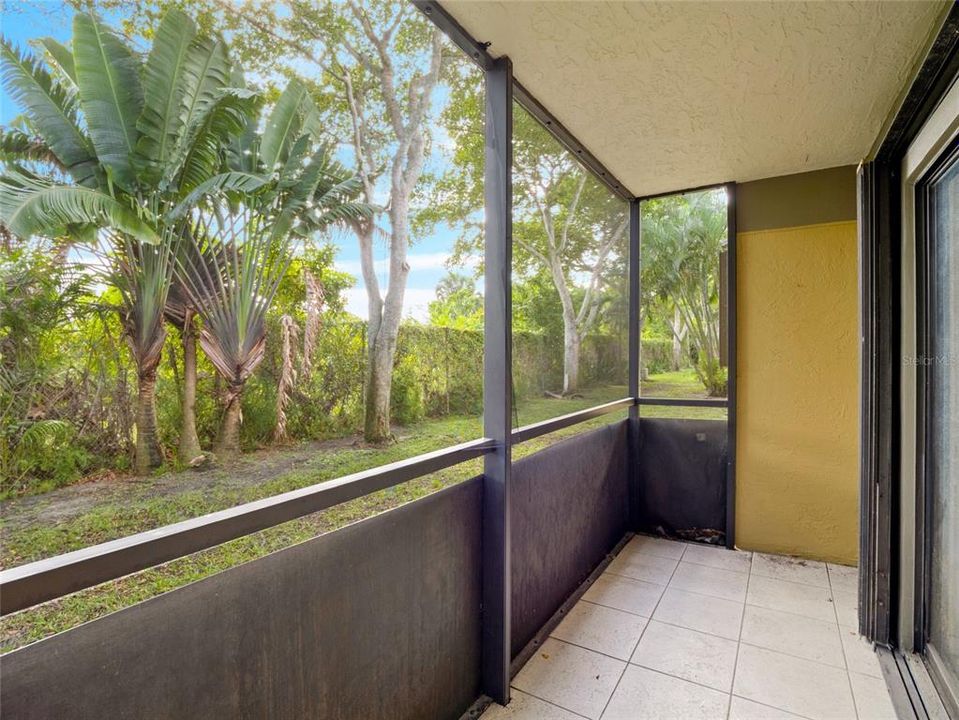 For Sale: $215,000 (2 beds, 2 baths, 887 Square Feet)