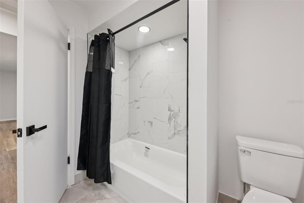 Active With Contract: $249,900 (3 beds, 2 baths, 1402 Square Feet)