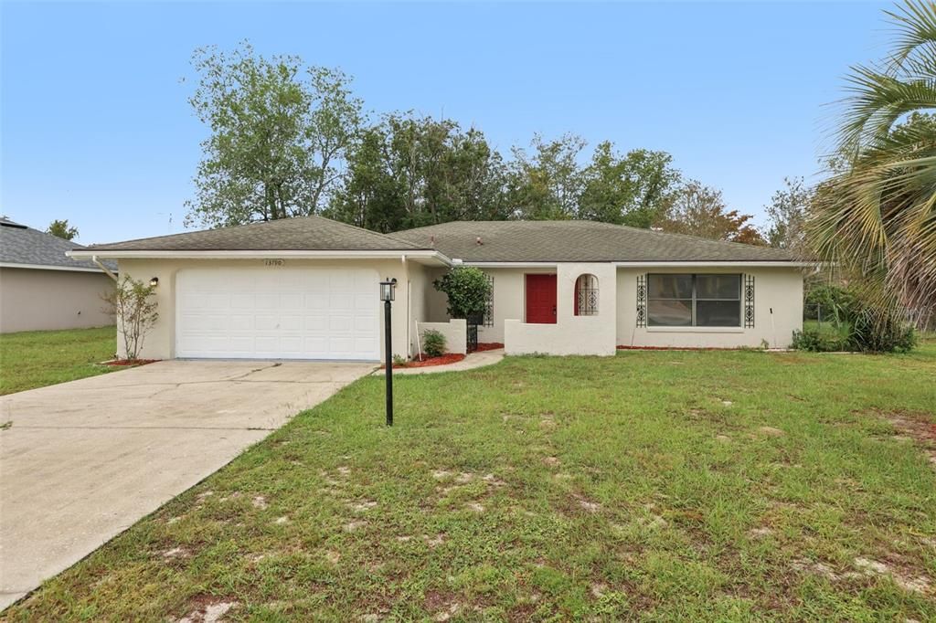 Active With Contract: $249,900 (3 beds, 2 baths, 1402 Square Feet)