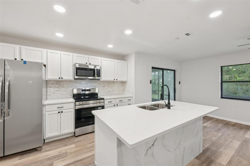Active With Contract: $249,900 (3 beds, 2 baths, 1402 Square Feet)