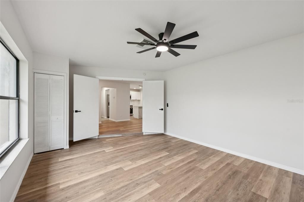 Active With Contract: $249,900 (3 beds, 2 baths, 1402 Square Feet)