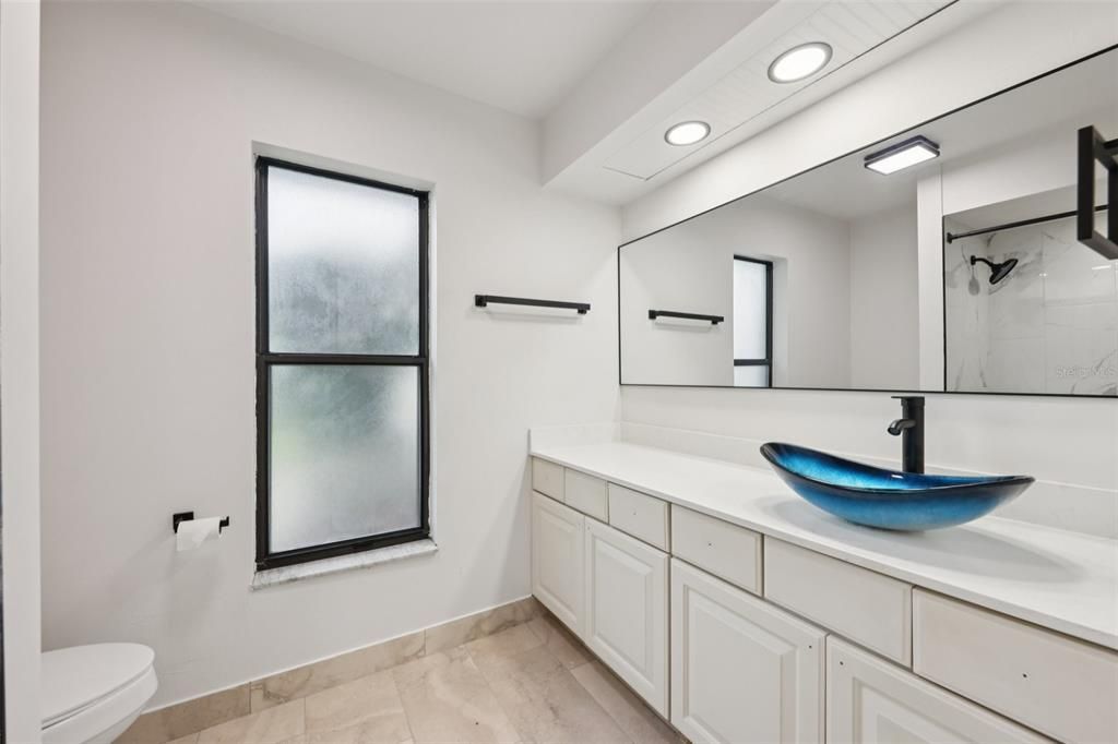 Active With Contract: $249,900 (3 beds, 2 baths, 1402 Square Feet)