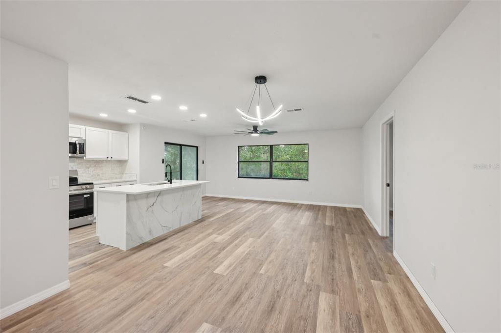 Active With Contract: $249,900 (3 beds, 2 baths, 1402 Square Feet)