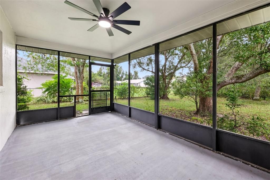 Active With Contract: $249,900 (3 beds, 2 baths, 1402 Square Feet)