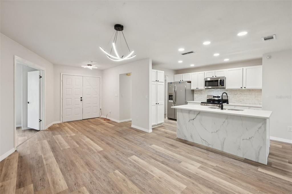 Active With Contract: $249,900 (3 beds, 2 baths, 1402 Square Feet)