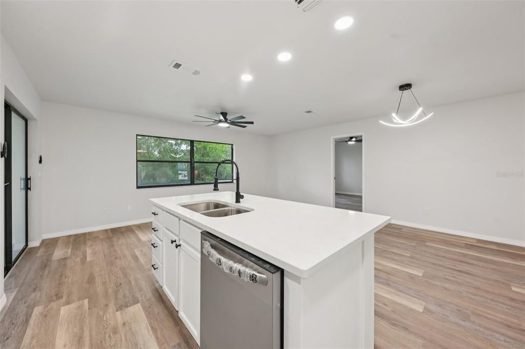 Active With Contract: $249,900 (3 beds, 2 baths, 1402 Square Feet)