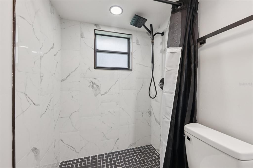 Active With Contract: $249,900 (3 beds, 2 baths, 1402 Square Feet)