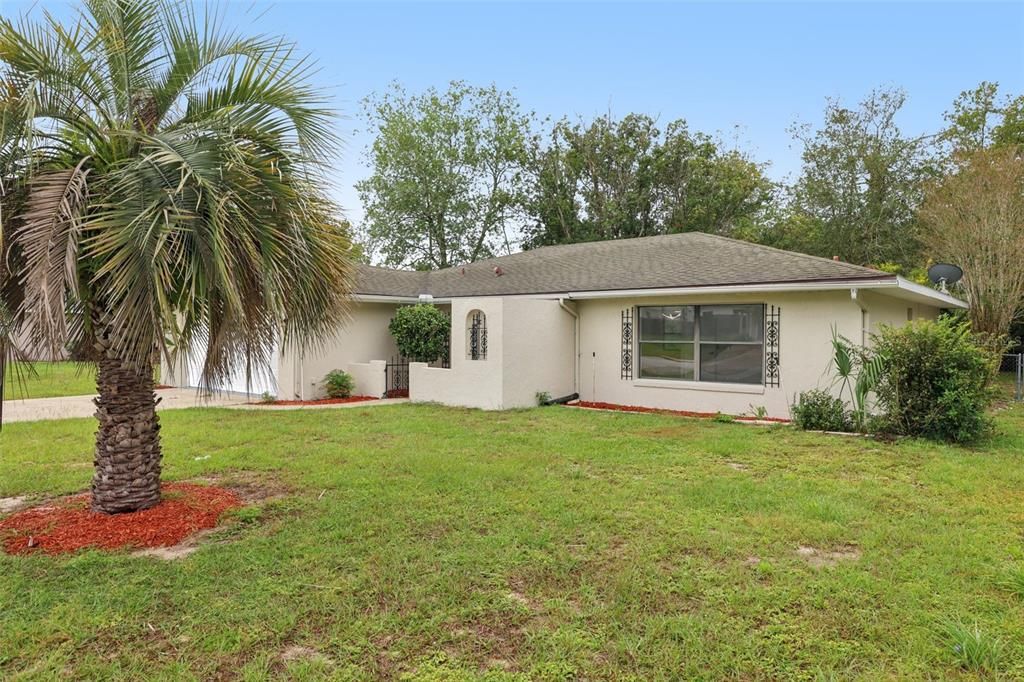 Active With Contract: $249,900 (3 beds, 2 baths, 1402 Square Feet)