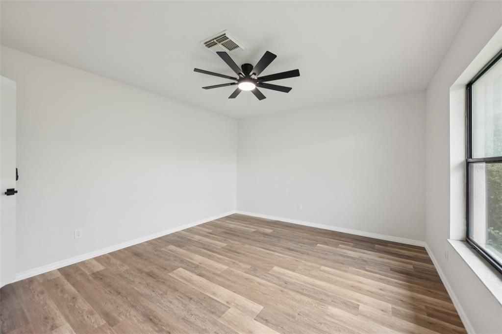 Active With Contract: $249,900 (3 beds, 2 baths, 1402 Square Feet)