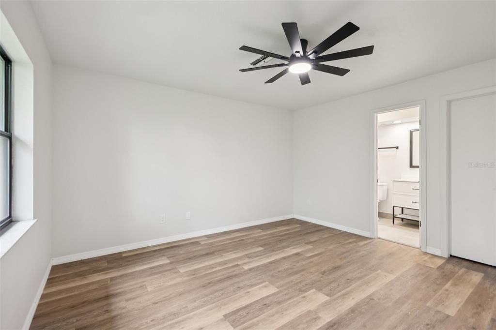 Active With Contract: $249,900 (3 beds, 2 baths, 1402 Square Feet)