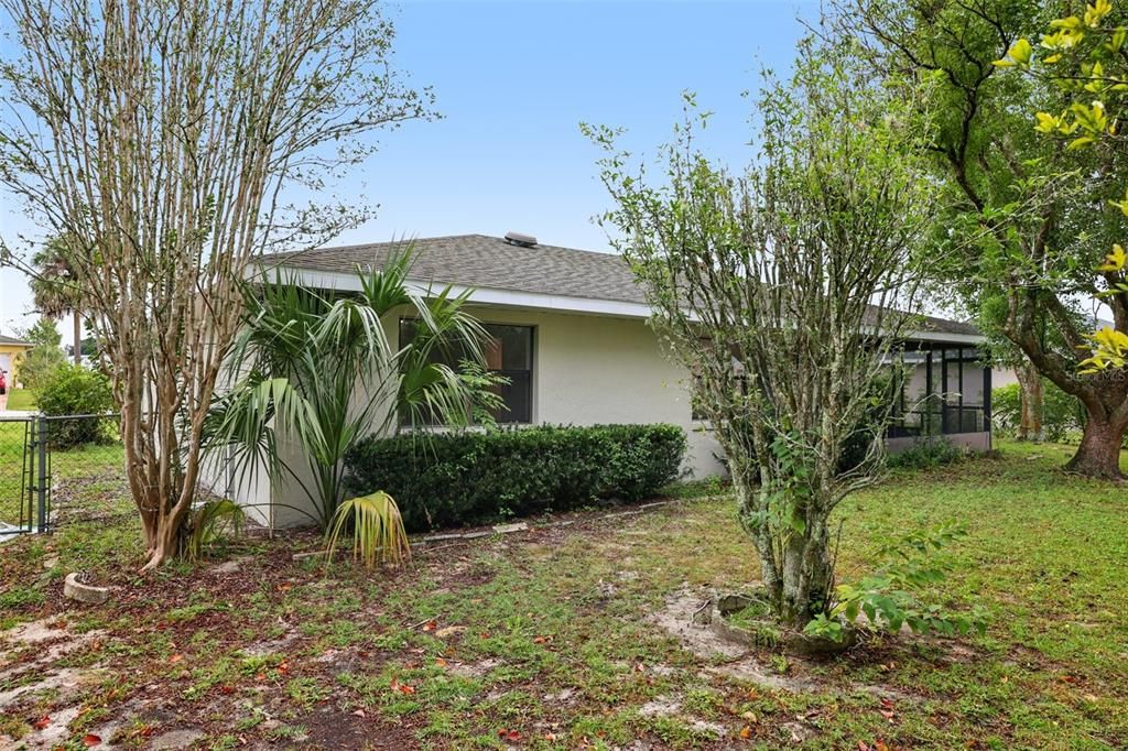 Active With Contract: $249,900 (3 beds, 2 baths, 1402 Square Feet)