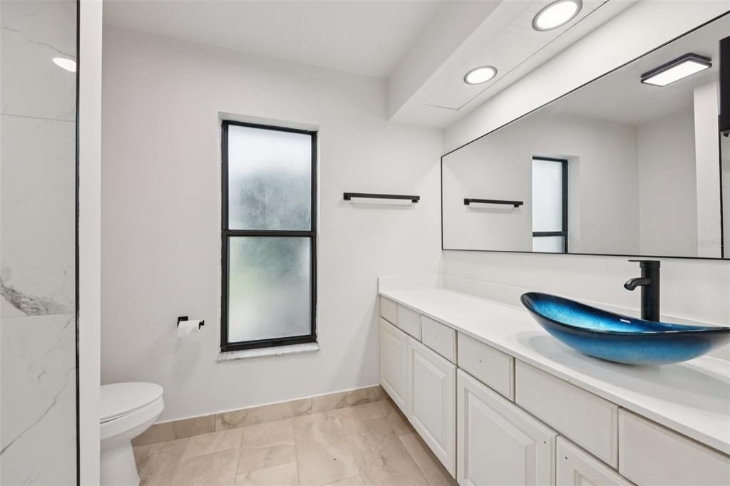 Active With Contract: $249,900 (3 beds, 2 baths, 1402 Square Feet)