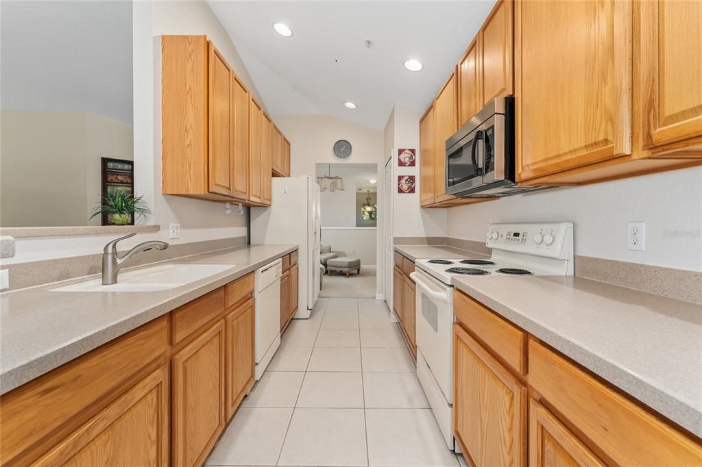 For Sale: $325,000 (3 beds, 2 baths, 1797 Square Feet)