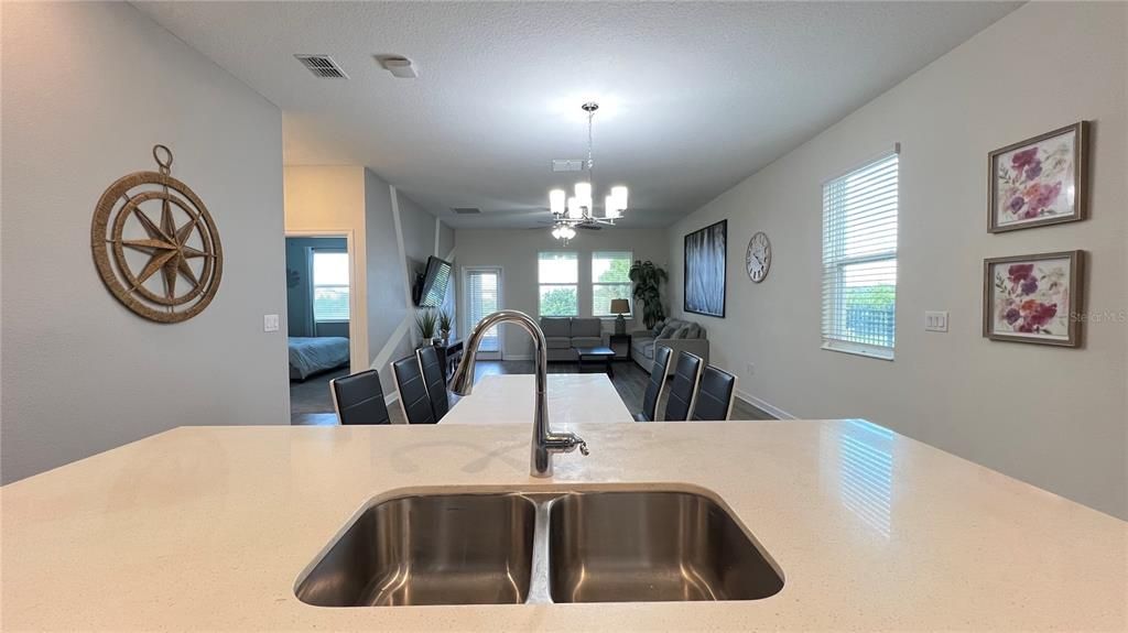 For Rent: $2,500 (3 beds, 2 baths, 1950 Square Feet)