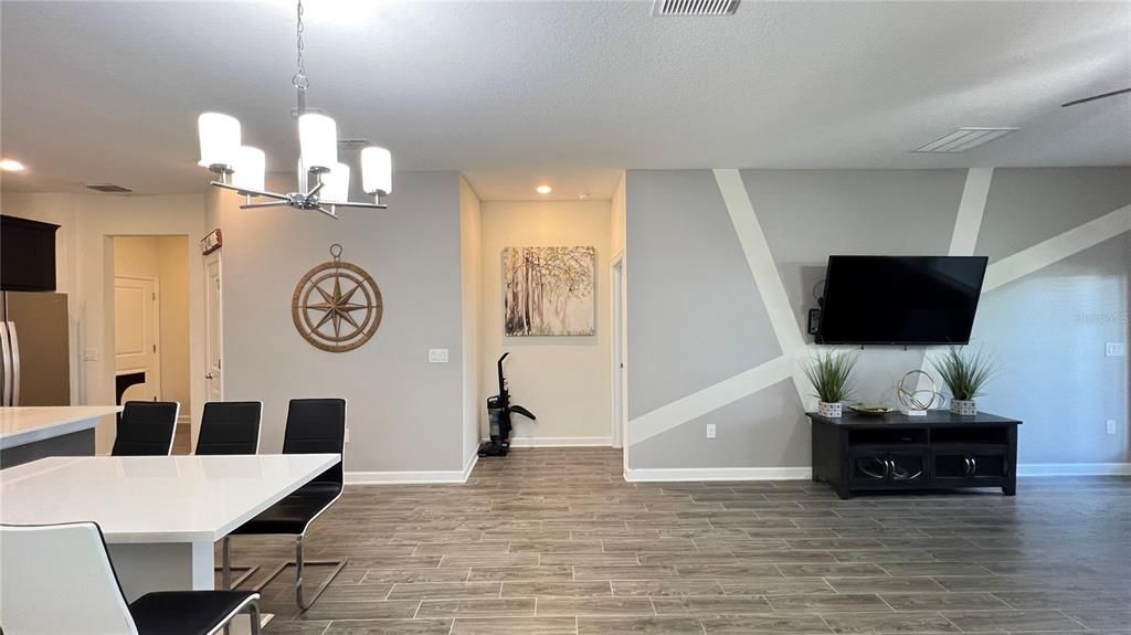 For Rent: $2,500 (3 beds, 2 baths, 1950 Square Feet)