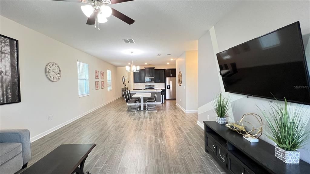 For Rent: $2,500 (3 beds, 2 baths, 1950 Square Feet)