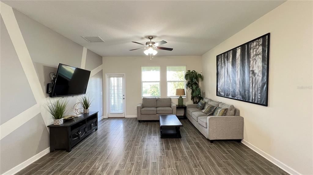 For Rent: $2,500 (3 beds, 2 baths, 1950 Square Feet)