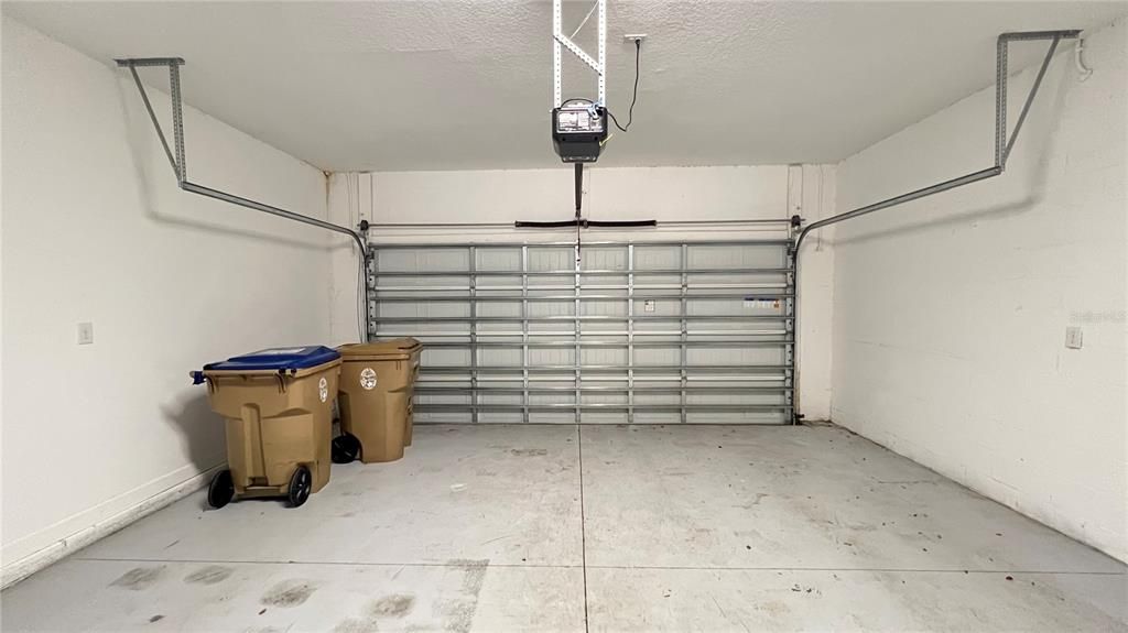 For Rent: $2,500 (3 beds, 2 baths, 1950 Square Feet)