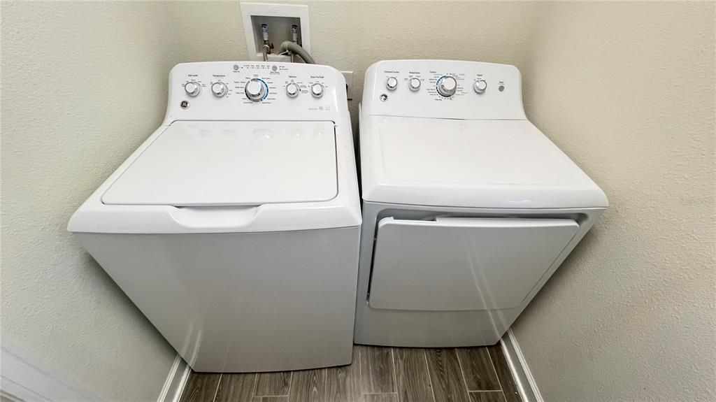 For Rent: $2,500 (3 beds, 2 baths, 1950 Square Feet)