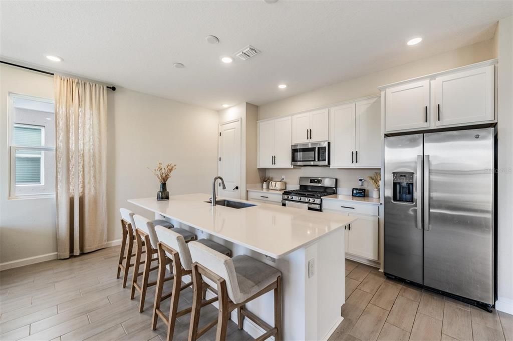 For Sale: $475,000 (4 beds, 3 baths, 2250 Square Feet)