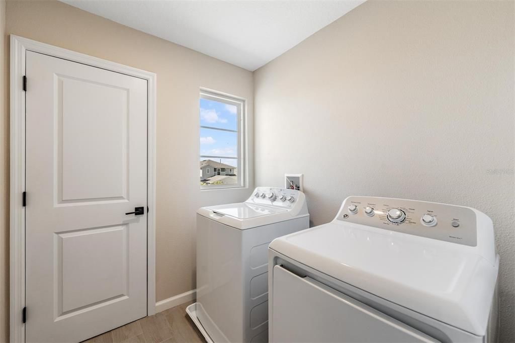 For Sale: $475,000 (4 beds, 3 baths, 2250 Square Feet)