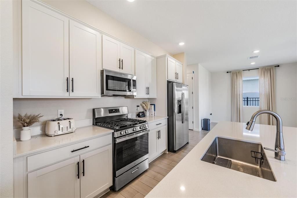 For Sale: $475,000 (4 beds, 3 baths, 2250 Square Feet)