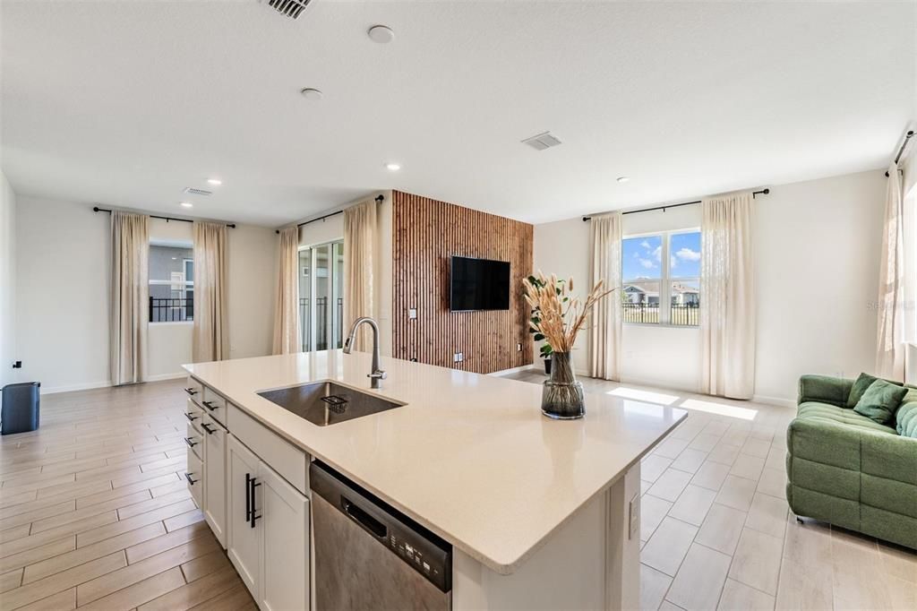 For Sale: $475,000 (4 beds, 3 baths, 2250 Square Feet)