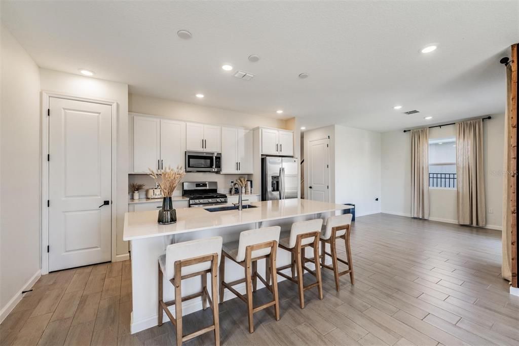 For Sale: $475,000 (4 beds, 3 baths, 2250 Square Feet)