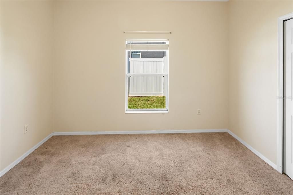 合同活跃: $369,900 (4 贝兹, 2 浴室, 2255 平方英尺)