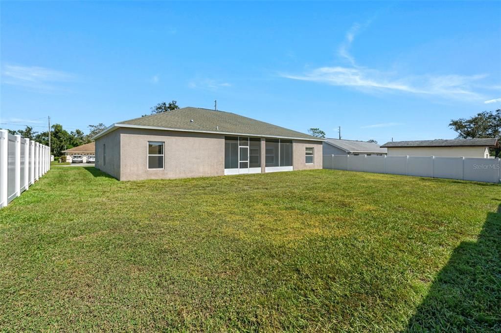 合同活跃: $369,900 (4 贝兹, 2 浴室, 2255 平方英尺)