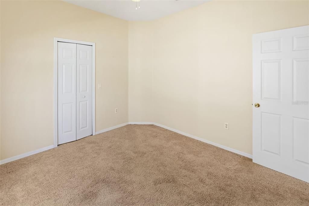 合同活跃: $369,900 (4 贝兹, 2 浴室, 2255 平方英尺)